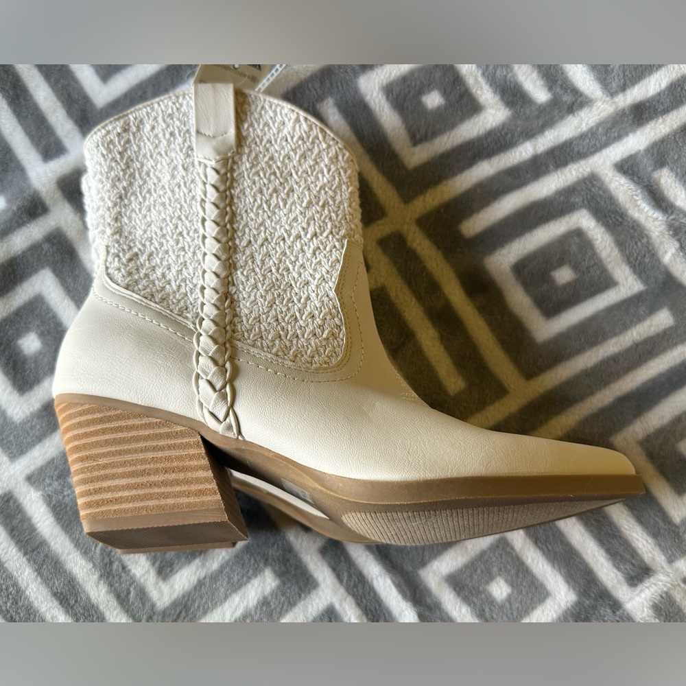 Dolce Vita Koolson like Laci Western Boot Cream White Size 9 Braid Pattern - Picture 2 of 8